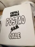 Cepaj brale (neutralna) – Majica sa štampom – boja: bela
