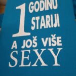 Jednu godinu stariji (plava)