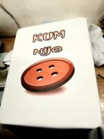 Kum nije dugme! – Kum kuma – boja: bela