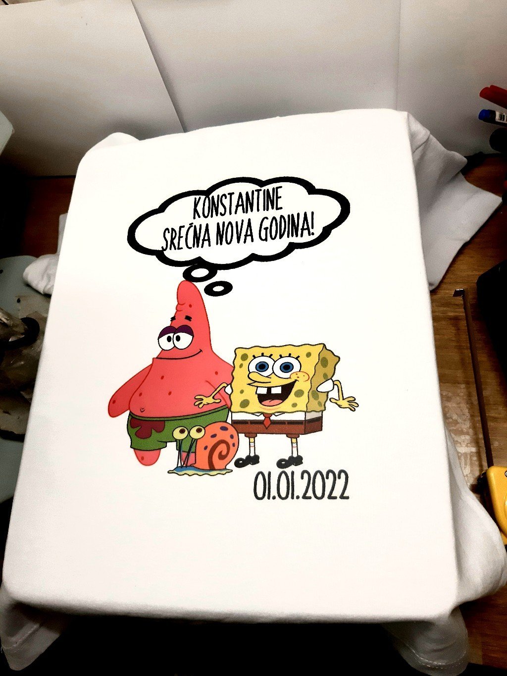 20211219_221813.jpg Srećna nova godina Patrik i Sundjer Bob - Слика 1