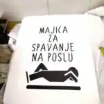 Majica za spavanje na poslu