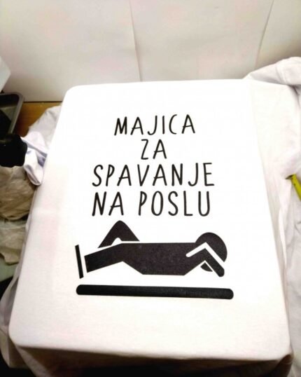 Majica za spavanje na poslu