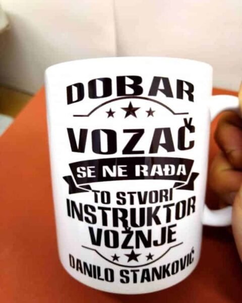 Dobar vozac se ne radja (instruktor + ime po zelji) – Šolja sa natpisom