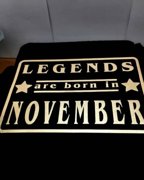 Legends are born in… (zlatna) – Majica sa štampom
