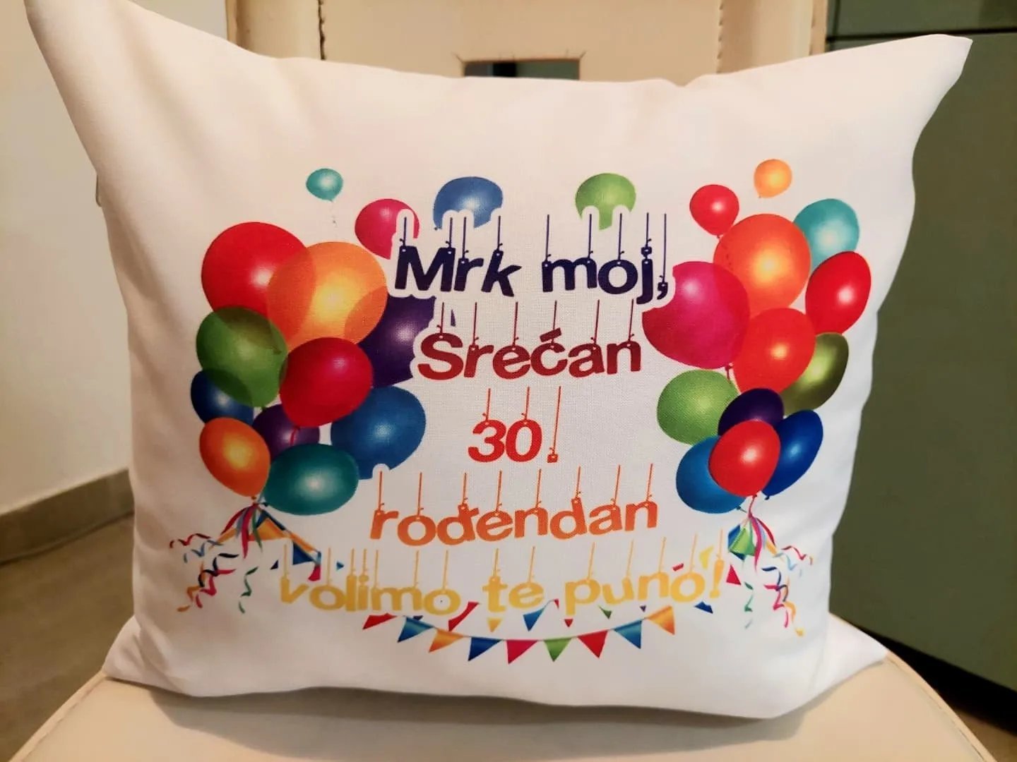 IMG-8deb0cabf11ad34be6eb04c85d18d81b-V.jpg Srecan 30. rodjendan Jastuk - Слика 1