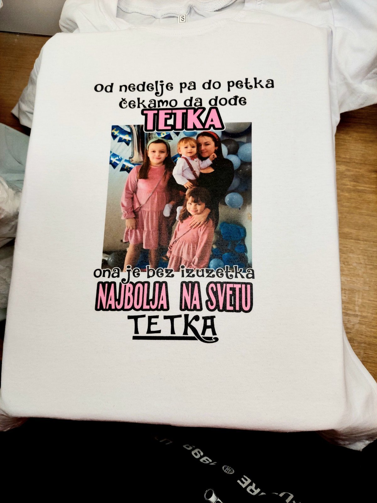 IMG-90cb977f8b3f6684e0fb30118bb4b236-V.jpg Od ponedeljka do petka - tetka - Слика 1