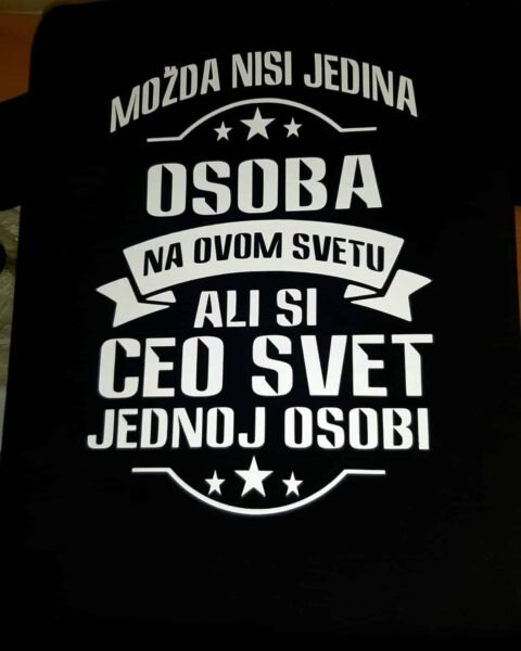 Ceo svet jednoj osobi V2 – Majica sa štampom
