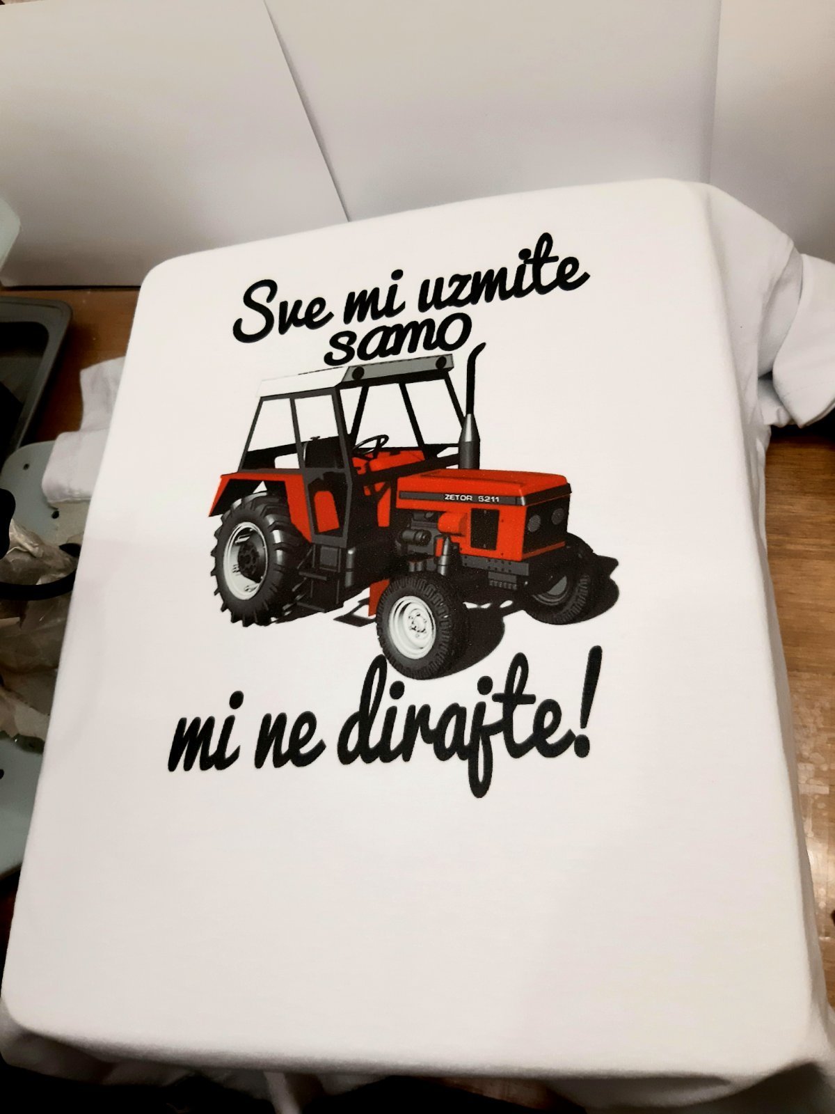 IMG-a63618455f3129e5d5be053cf2058f18-V.jpg Traktor mi ne dirajte :) - Слика 1