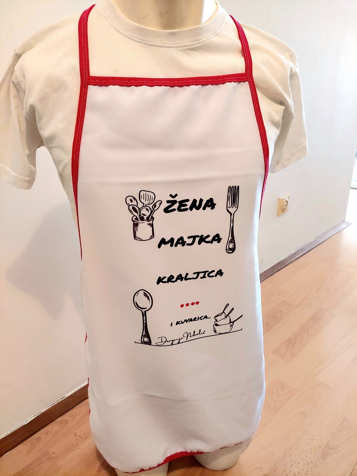 IMG-abffebab716c1d2f6b18d77fff681ed9-V.jpg Zena majka kraljica Kecelja - Слика 1