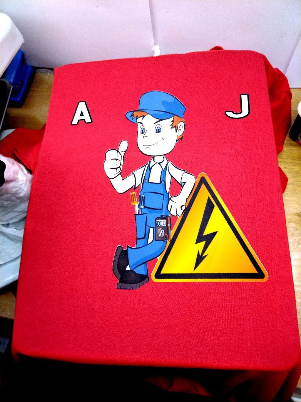 IMG_20220522_183321_edit_110297078992976_copy_1024x1365.jpg Električar - Crvena - Слика 1