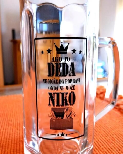 Deda sve popravlja – Krigla – Krigla sa natpisom