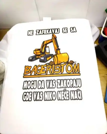 Ne zafrkavaj se sa bageristom (bela)