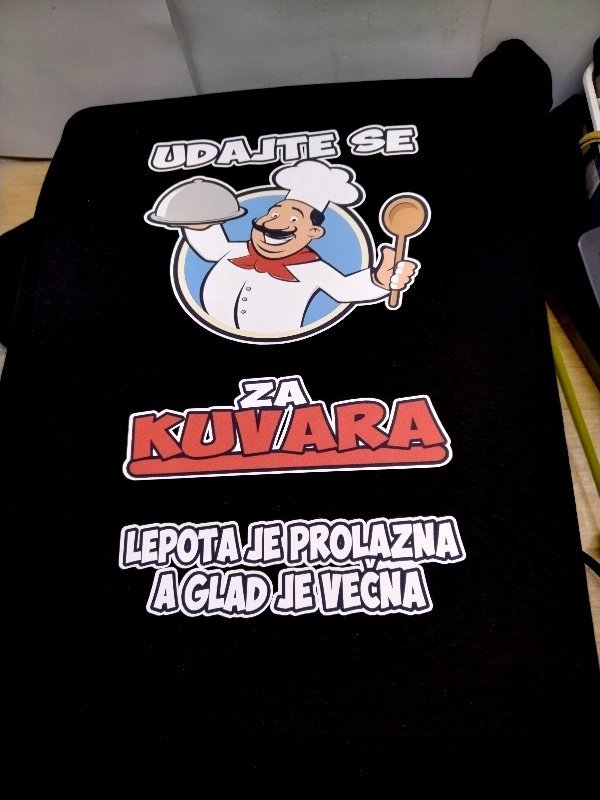 IMG_20220925_212634_edit_748231238594571_copy_600x800.jpg Udajte se za kuvara :) crna - Слика 1