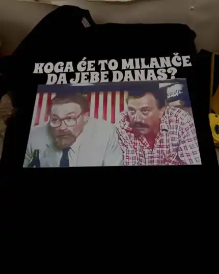 Majica sa šaljivim natpisom