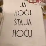 Ceger sa natpisom saljivim