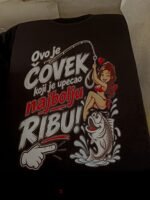Ovo je čovek koji je upecao najbolju ribu – Majica sa štampom – boja: crna