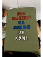 Bog na nebu na zemlji je kum – bela – Majica sa štampom – boja: zelena
